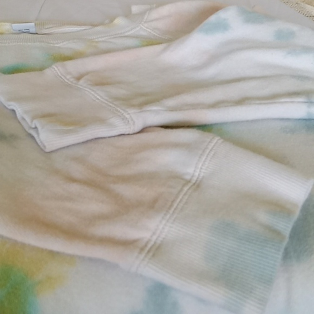 OLD NAVY SWEATSHIRT